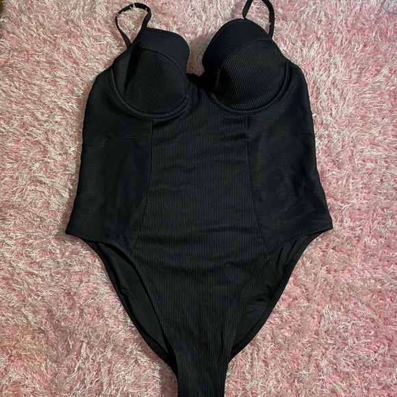 Old navy womens black one piece swimsuit - Picture 3 of 3